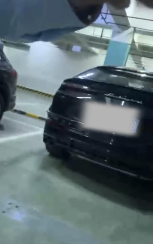 好牛 兰博基尼车主撇开代驾小哥酒驾进车库，却因赖账5元被举报，交警：驾照暂扣半年并罚款