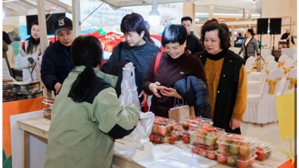 东方配资 从“田头”到“灶头”，这场活动上本土食材邂逅创意本帮烹饪